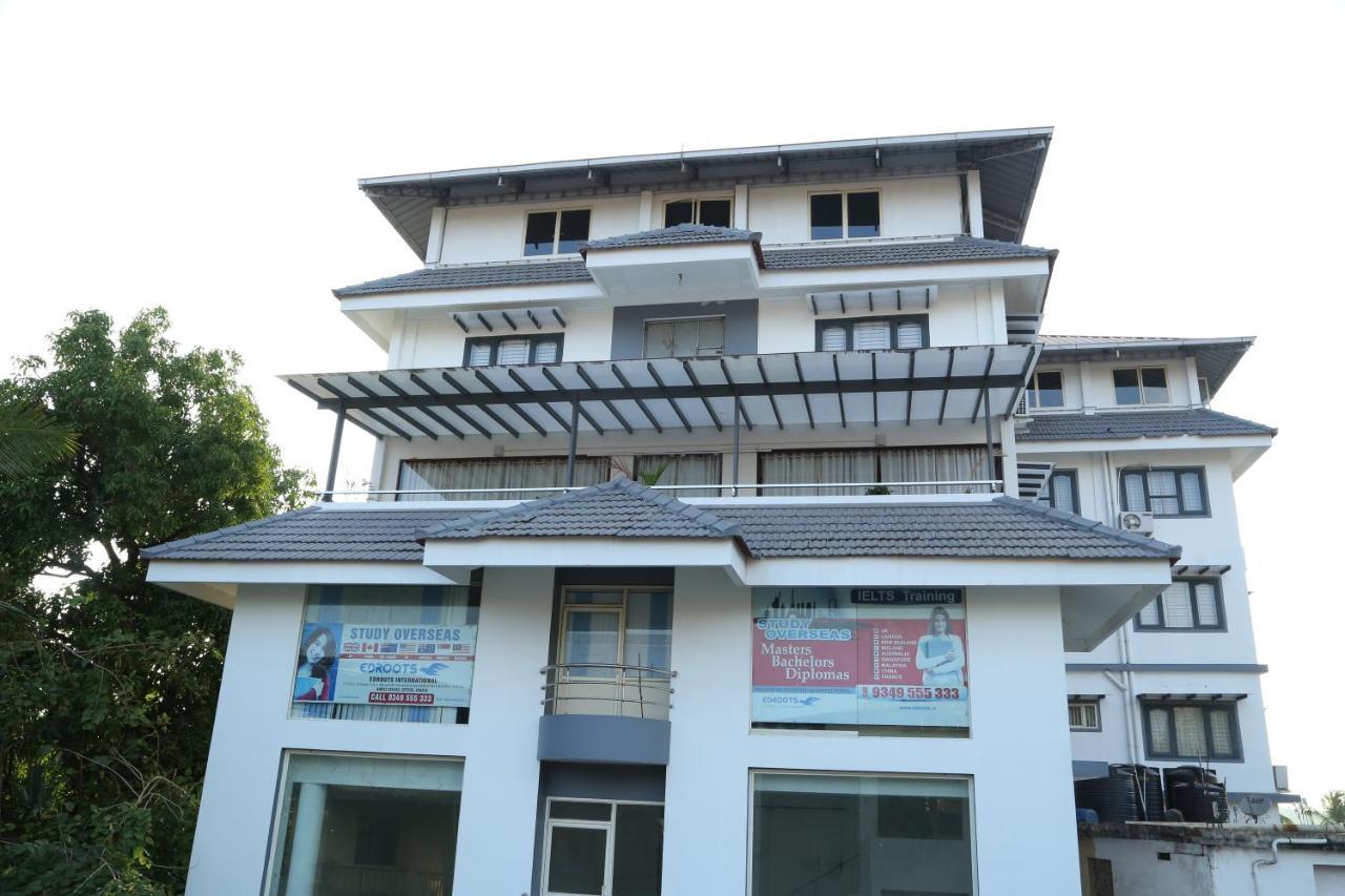 Hazmi Inn Perintalmanna Buitenkant foto